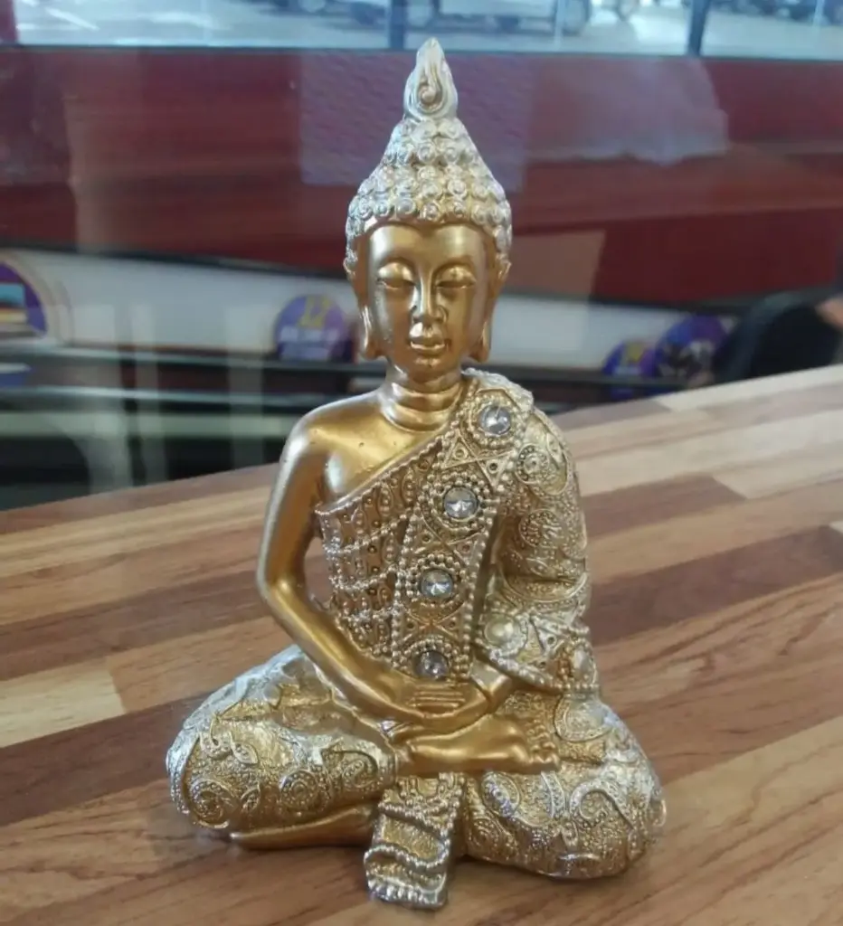 Buda "Iluminación Dorada"